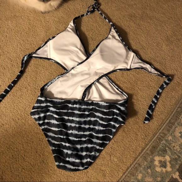 Bathing Suit - Picture 3 of 4